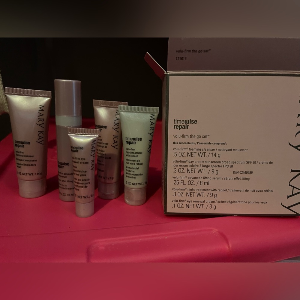 Mary Kay Volu-firm on the go set